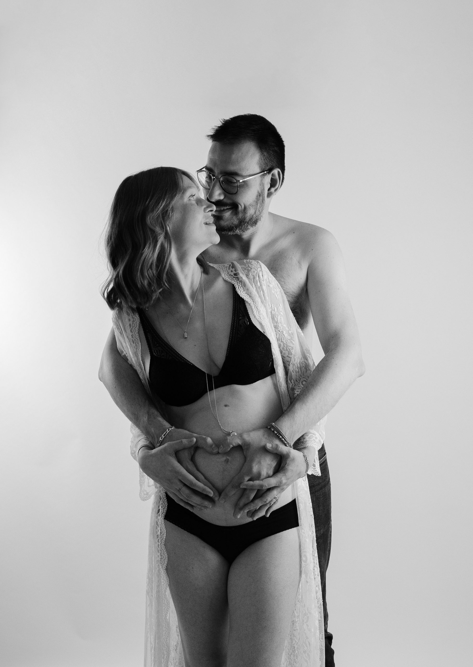 couple en seance photo grossesse sur nantes