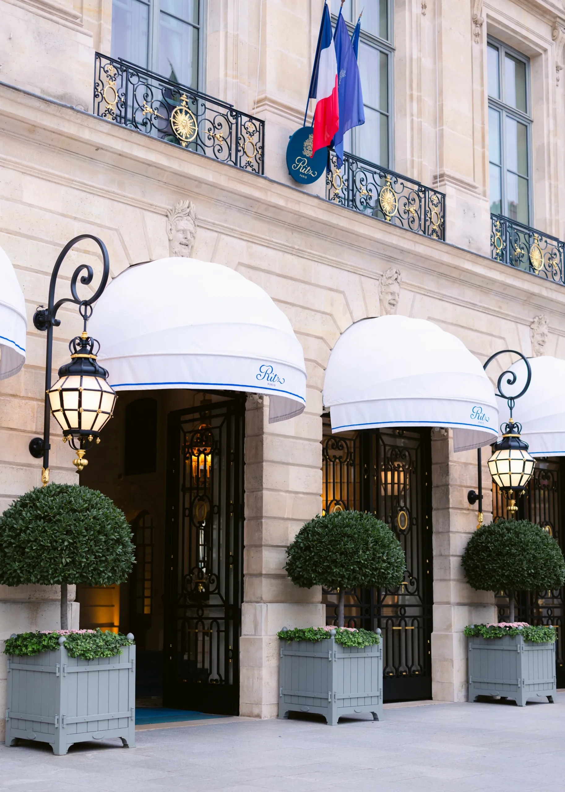 La place vendôme avec l'hôtel Ritz à Paris