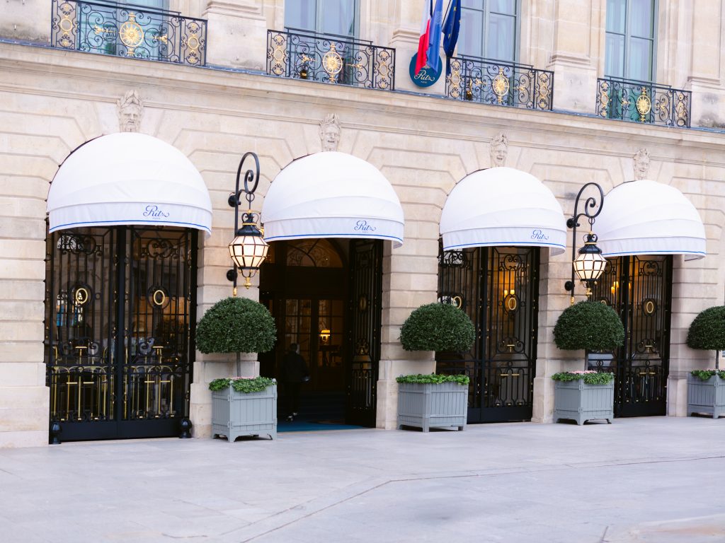 le ritz place vendôme qui trône et attends ses futurs mariés